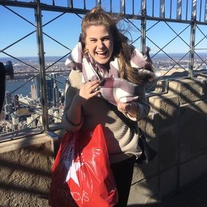 Meet your Posher, Jennifer